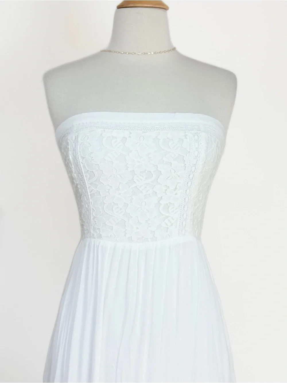 💋Abercrombie & Fitch White Strapless Lace Maxi Dress